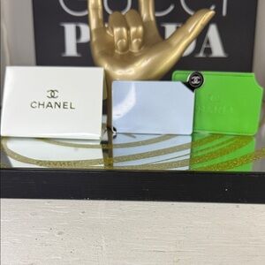 CHANEL Elegant green cc logo mirror holder